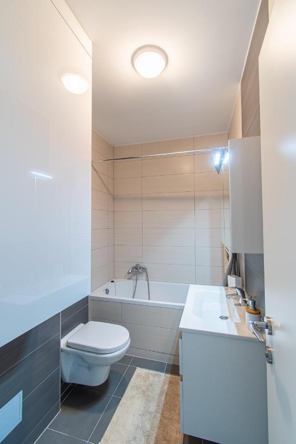 Flexible Selfcheckins 32 - Zagreb - Garage - Electric Vehicle Ccharger - Big Loggia - New - Apartments Repinc 32 エクステリア 写真