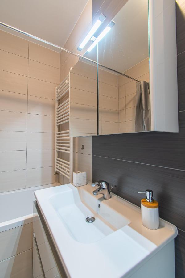 Flexible Selfcheckins 32 - Zagreb - Garage - Electric Vehicle Ccharger - Big Loggia - New - Apartments Repinc 32 エクステリア 写真
